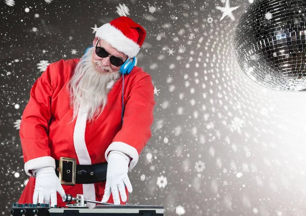 Santa tocando dj na discoteca — Fotografia de Stock