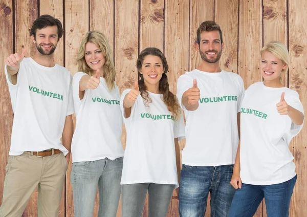 Gruppe von Freiwilligen zeigt Daumen hoch — Stockfoto
