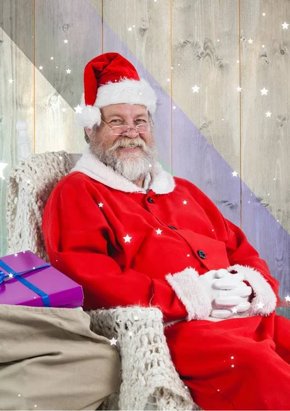 Santa claus sentado con bolsa de regalo — Foto de Stock