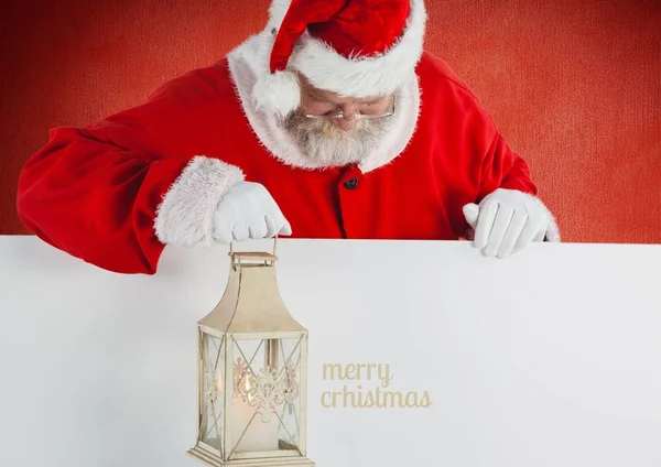 Père Noël tenant une lanterne de Noël — Photo