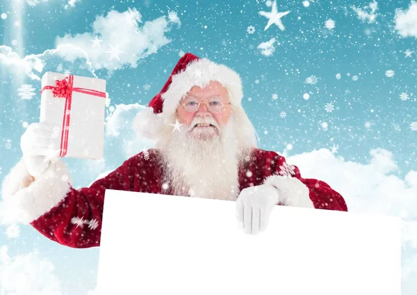 Santa Claus sosteniendo un cartel de regalo y en blanco —  Fotos de Stock
