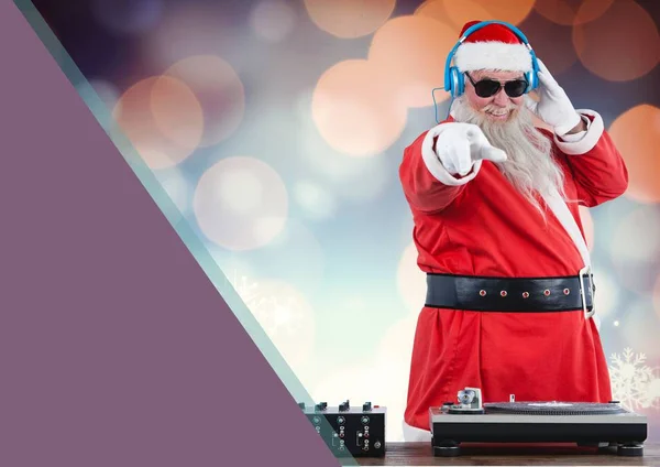 Dj santa misturando algumas músicas de Natal — Fotografia de Stock