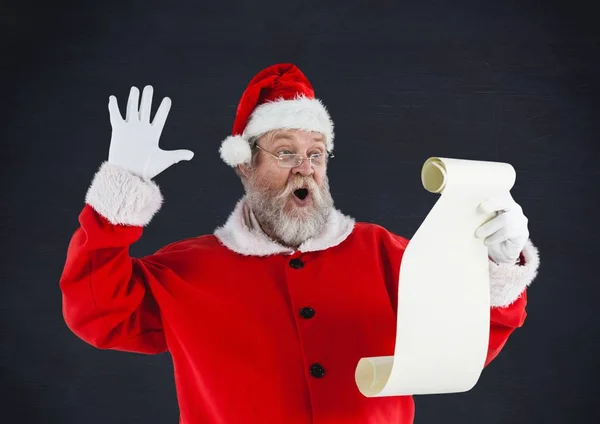 Weihnachtsmann liest Wunschliste — Stockfoto