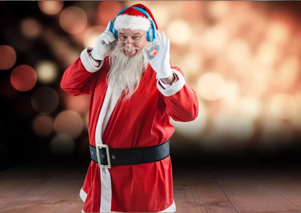 圣诞老人打手势一边听音乐 — 图库照片