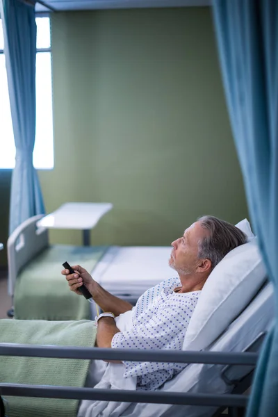 Patient watching television on the bed — Stock Photo, Image