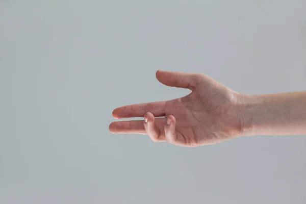 Το χέρι μιας γυναίκας, κάνοντας χειρονομίες — Φωτογραφία Αρχείου