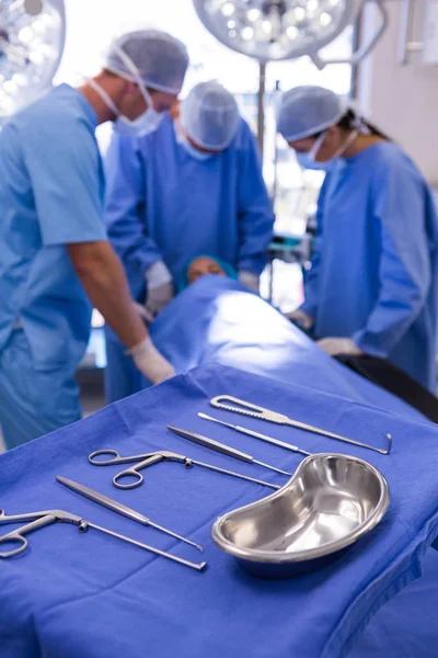 Csoport sebészek művelet végrehajtása — Stock Fotó