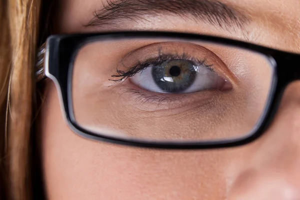 Eye of a woman wearing spectacles — Stock Photo, Image