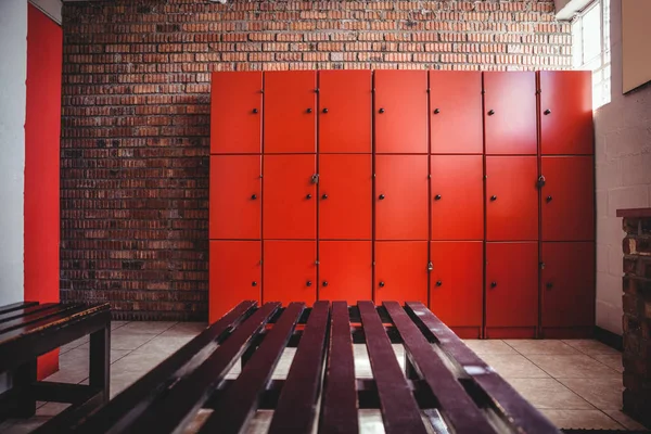 Empty locker room and a bench — Stock Photo, Image