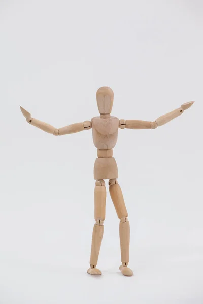 Trä figurin med armar spridas brett — Stockfoto