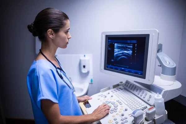 Nurse examining ultrasonic monitor — Stock Photo, Image