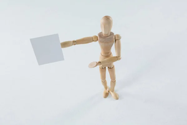 Wooden figurine showing blank placard — Stock Photo, Image