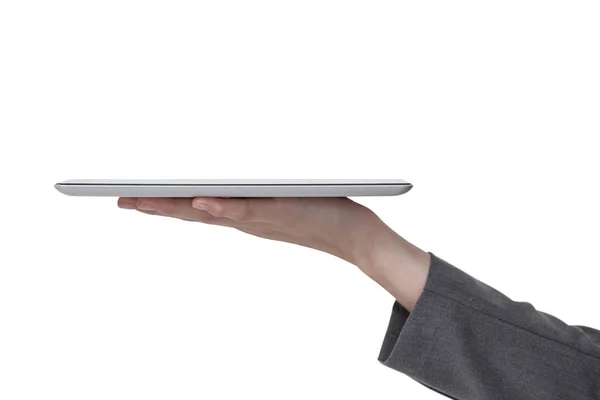 Empresaria mano sosteniendo tableta digital — Foto de Stock