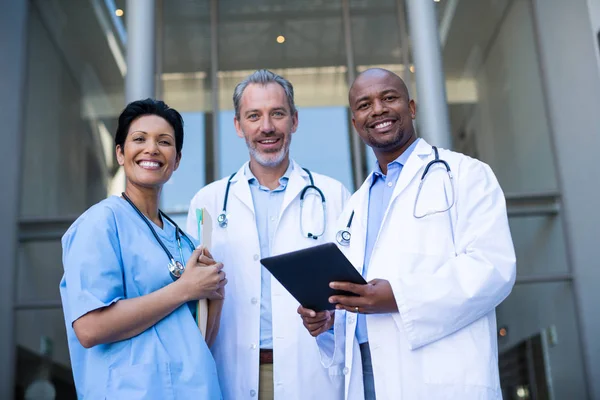 Portrait of surgeons and nurse — Stock Photo, Image