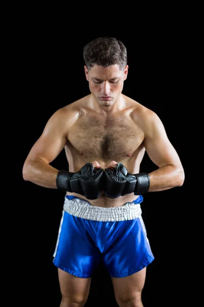 Boxer utför boxning hållning — Stockfoto