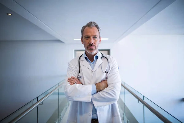 Portrait of doctor standing in corridor — Stock Photo, Image