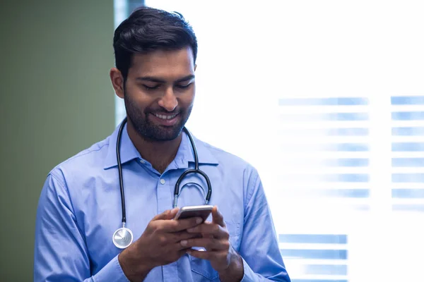 Mensajería de texto médico en el teléfono móvil —  Fotos de Stock