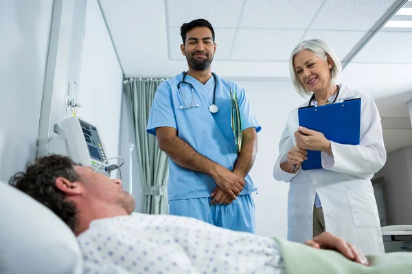 Doctor patient and smiling — Stock Photo, Image
