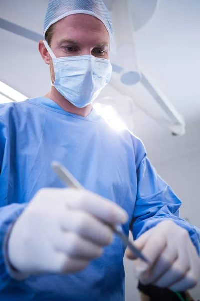 Surgeons performing operation in operation theater — Stock Photo, Image