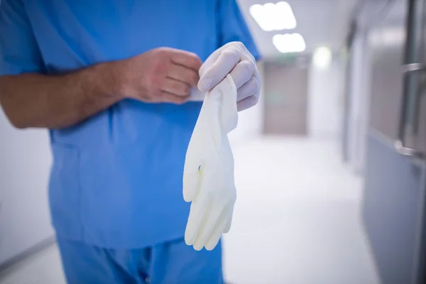 Surgeon wearing surgical glove — Stock Photo, Image