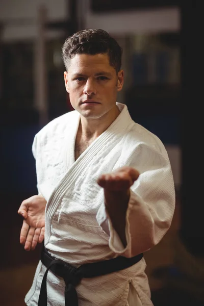 Karate player practicing — Stock Photo, Image