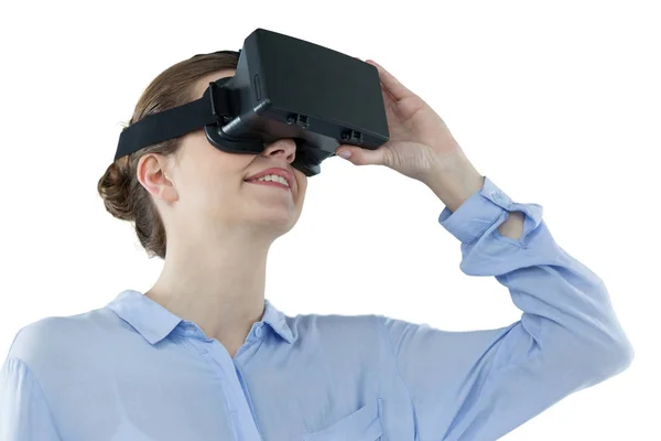 Geschäftsfrau mit Virtual-Reality-Headset — Stockfoto