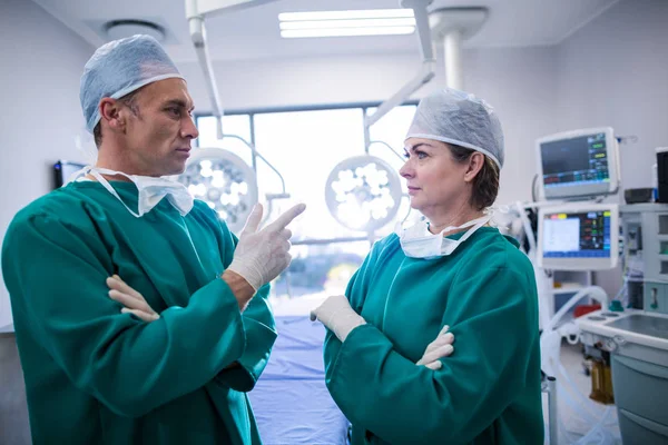 Surgeons interacting in operation room — Stock Photo, Image