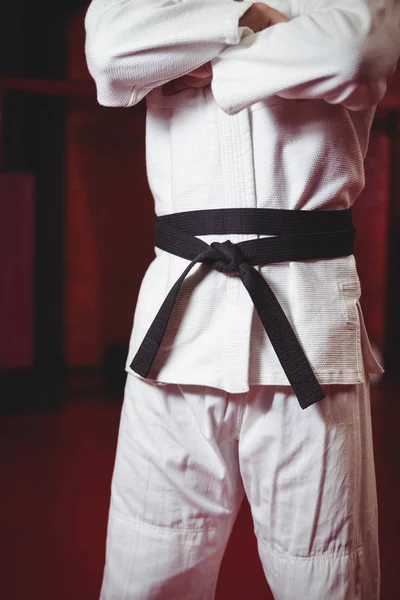 Karate jugador en cinturón negro — Foto de Stock