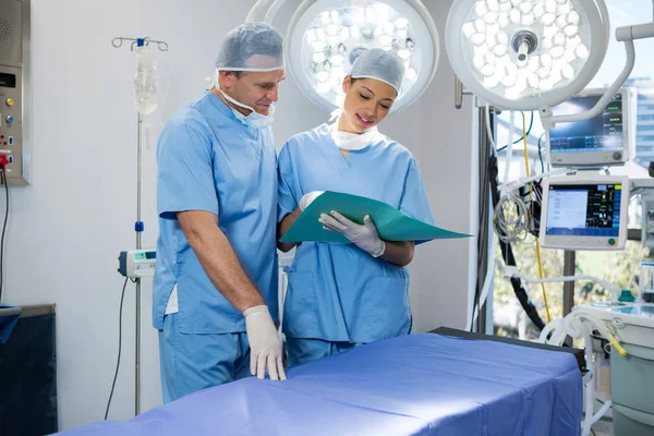 Surgeons discussing over file — Stock Photo, Image