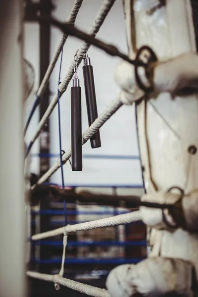 Nunchaku hängande utanför ringen — Stockfoto