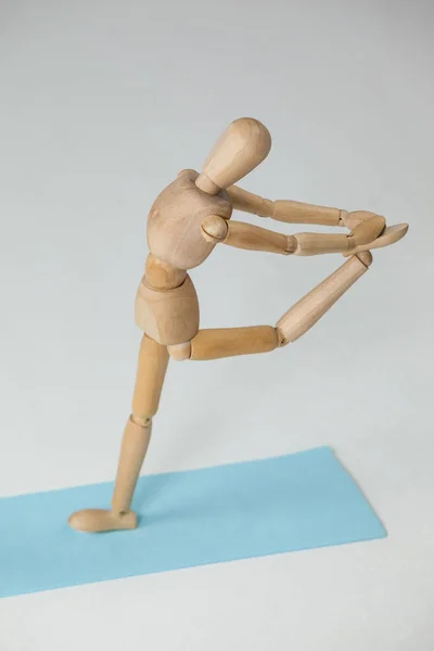 Wooden figurine exercising — Stock Photo, Image