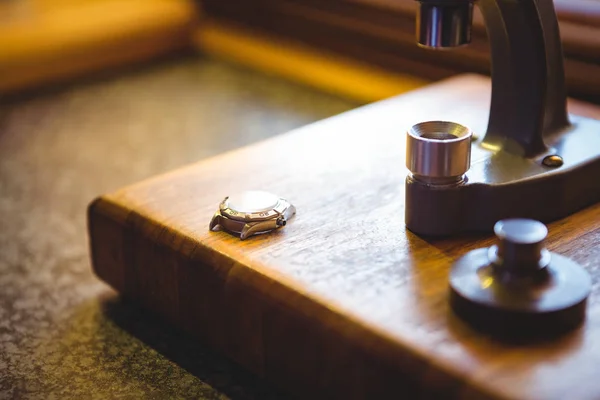 Parte del microscopio vintage para la reparación de relojes — Foto de Stock