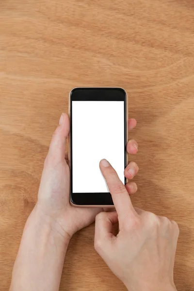 Handen met behulp van mobiele telefoon — Stockfoto