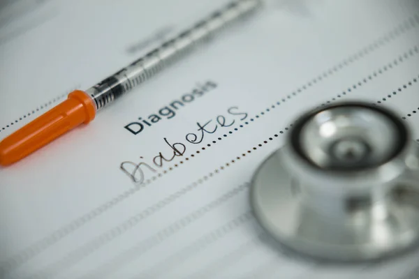 Injection with diabetes diagnosis and stethoscope — Stock Photo, Image