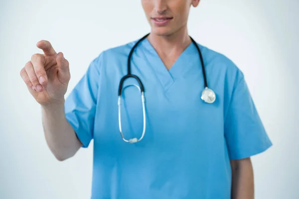 Male nurse touching an invisible screen — Stock Photo, Image