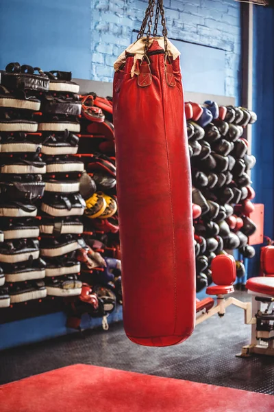 Sac de boxe suspendu — Photo