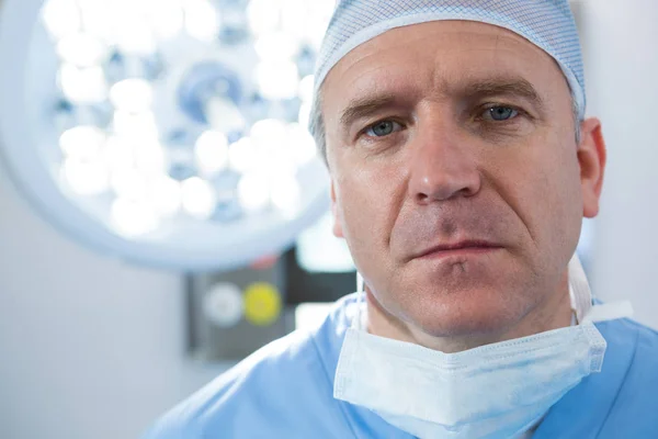 Male surgeon in operation theater — Stock Photo, Image