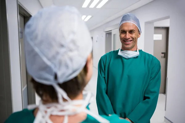 Surgeons interacting with each other — Stock Photo, Image