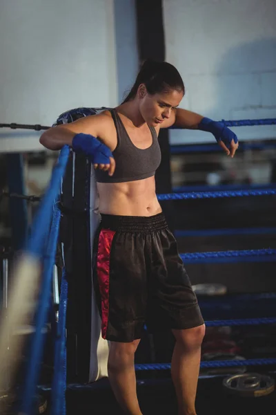 Female boxer standing in boxing ring — Stock Photo, Image