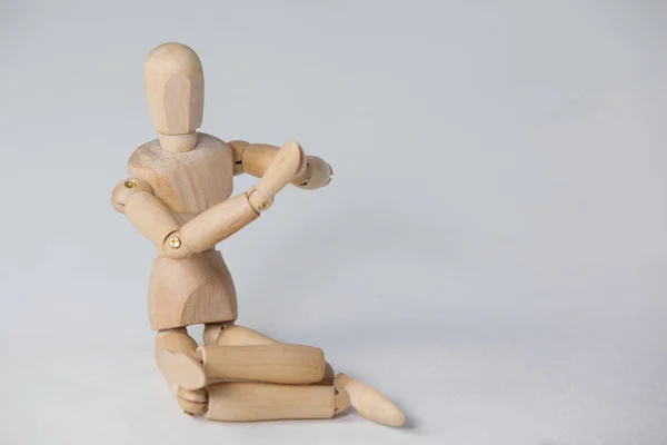 Wooden figurine performing yoga — Stock Photo, Image