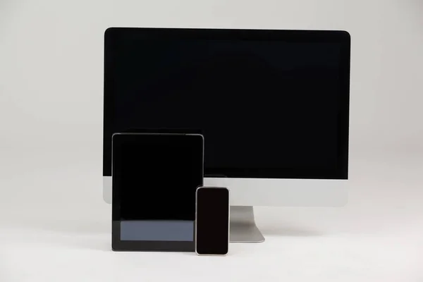 Computer, tablet en mobiele telefoon — Stockfoto