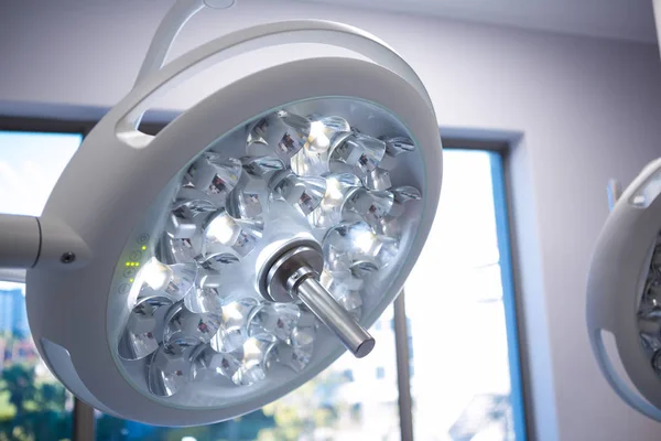 Surgical lights in operation room — Stock Photo, Image