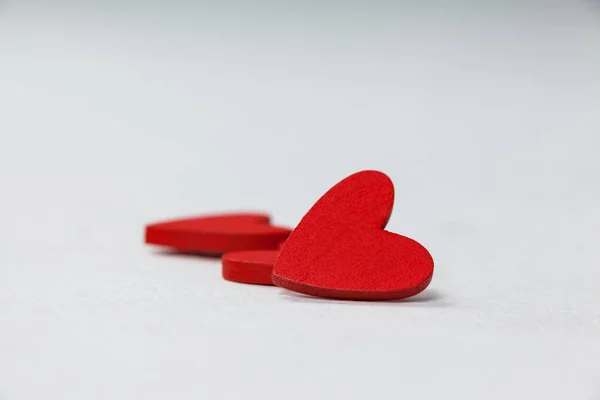 Três corações vermelhos no branco — Fotografia de Stock
