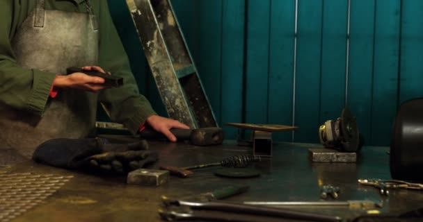 Female welder examining metal — Stock Video