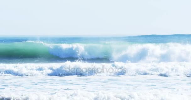 Вид волн на берегу моря — стоковое видео