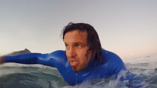 Surfer swimming in sea — Stock Video