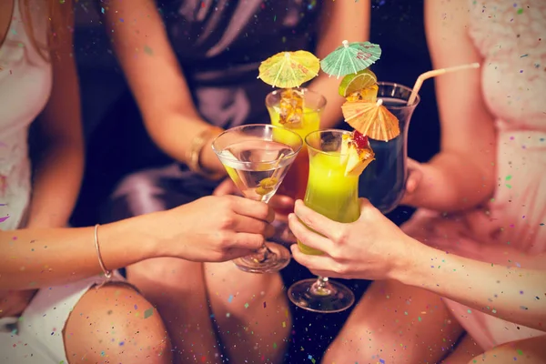 Female friends toasting glasses — Stock Photo, Image