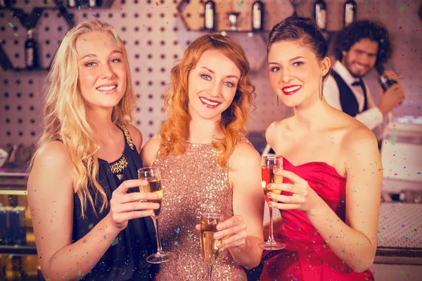 Vrienden met glas champagne — Stockfoto