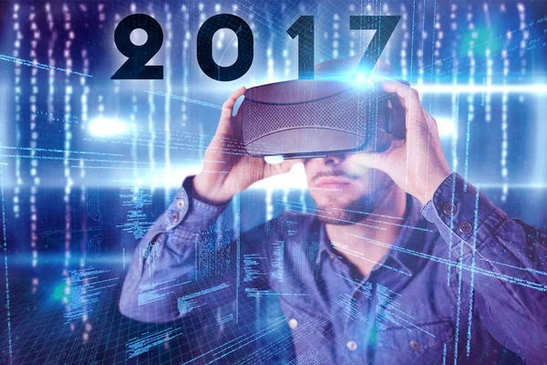 Man using an oculus — Stock Photo, Image