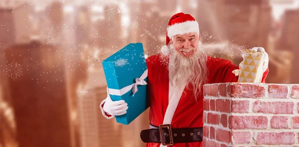 Papai Noel colocando caixas de presente — Fotografia de Stock